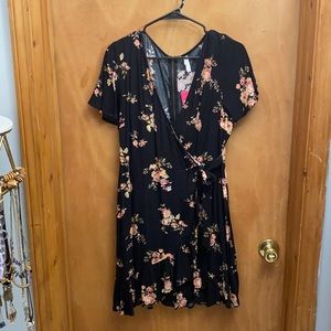 NWT Black Floral V-neck Wrap Dress sz L